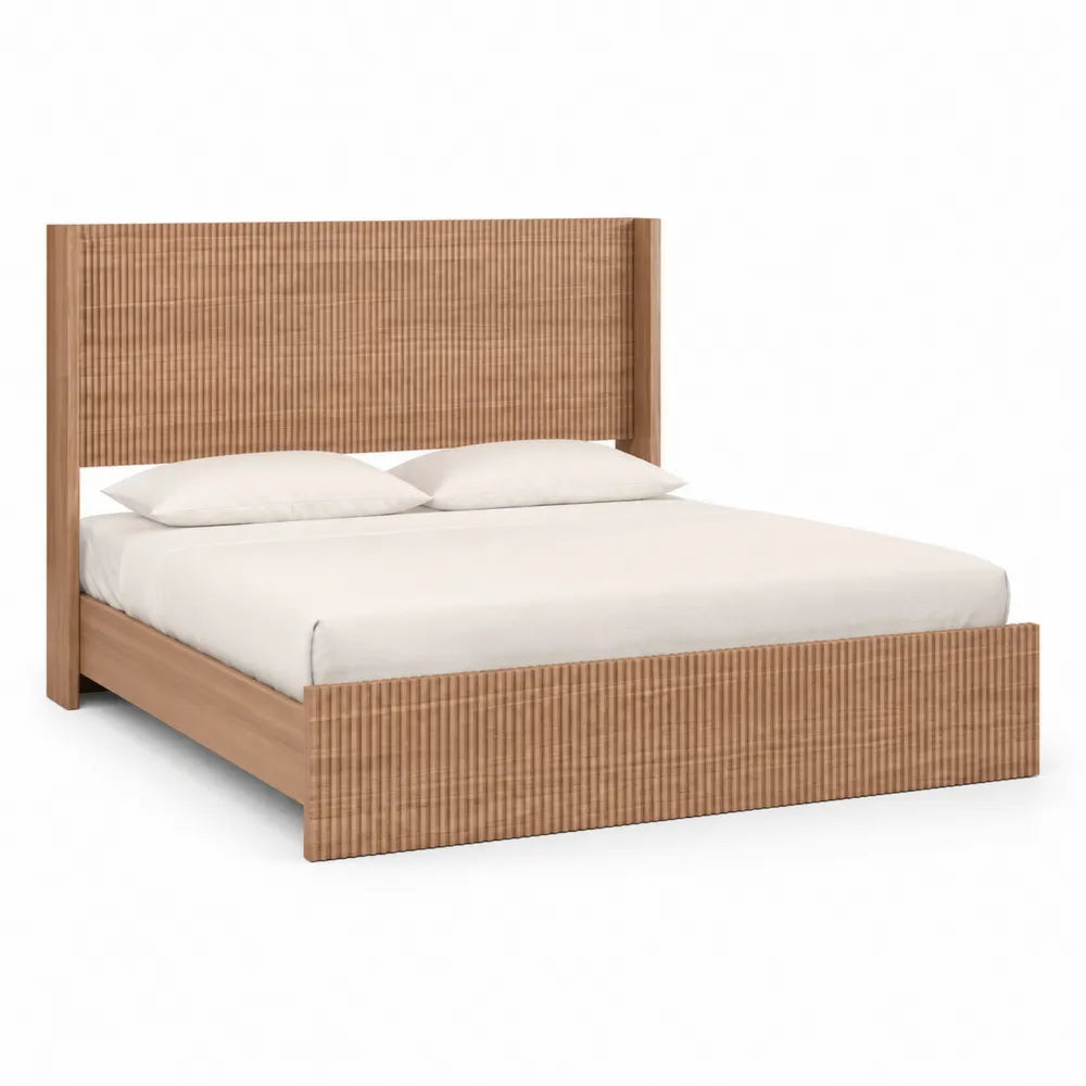 Letto matrimoniale in legno con materasso rimovibile